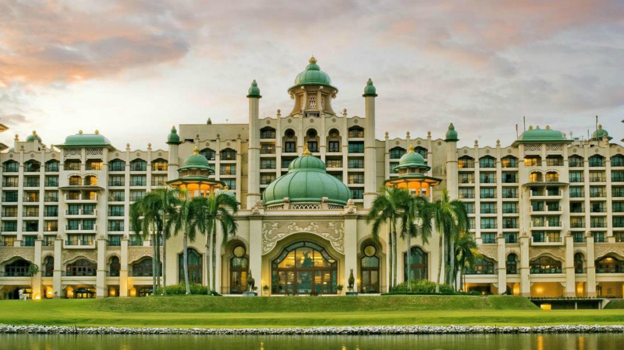 Palace Of The Golden Horses Seri Kembangan Buitenkant foto The Berlian Hotel