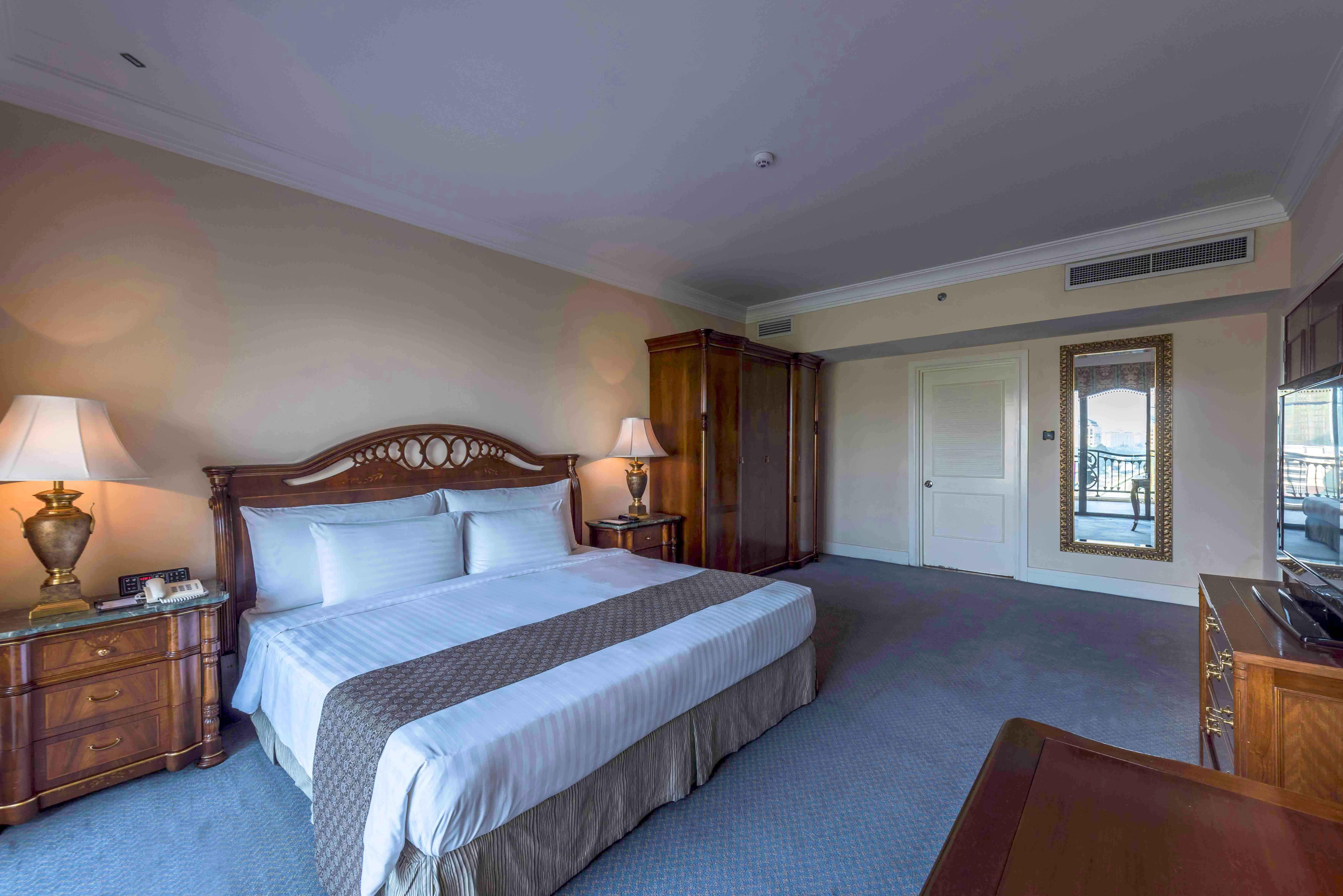 Palace Of The Golden Horses Seri Kembangan Buitenkant foto A bedroom at the hotel