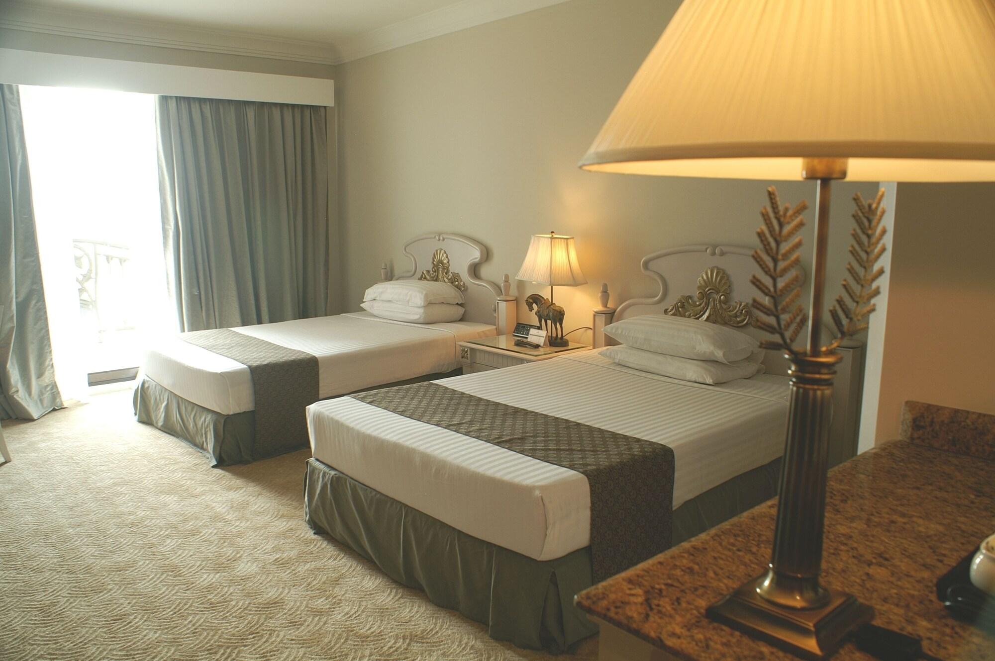 Palace Of The Golden Horses Seri Kembangan Buitenkant foto A room at the hotel