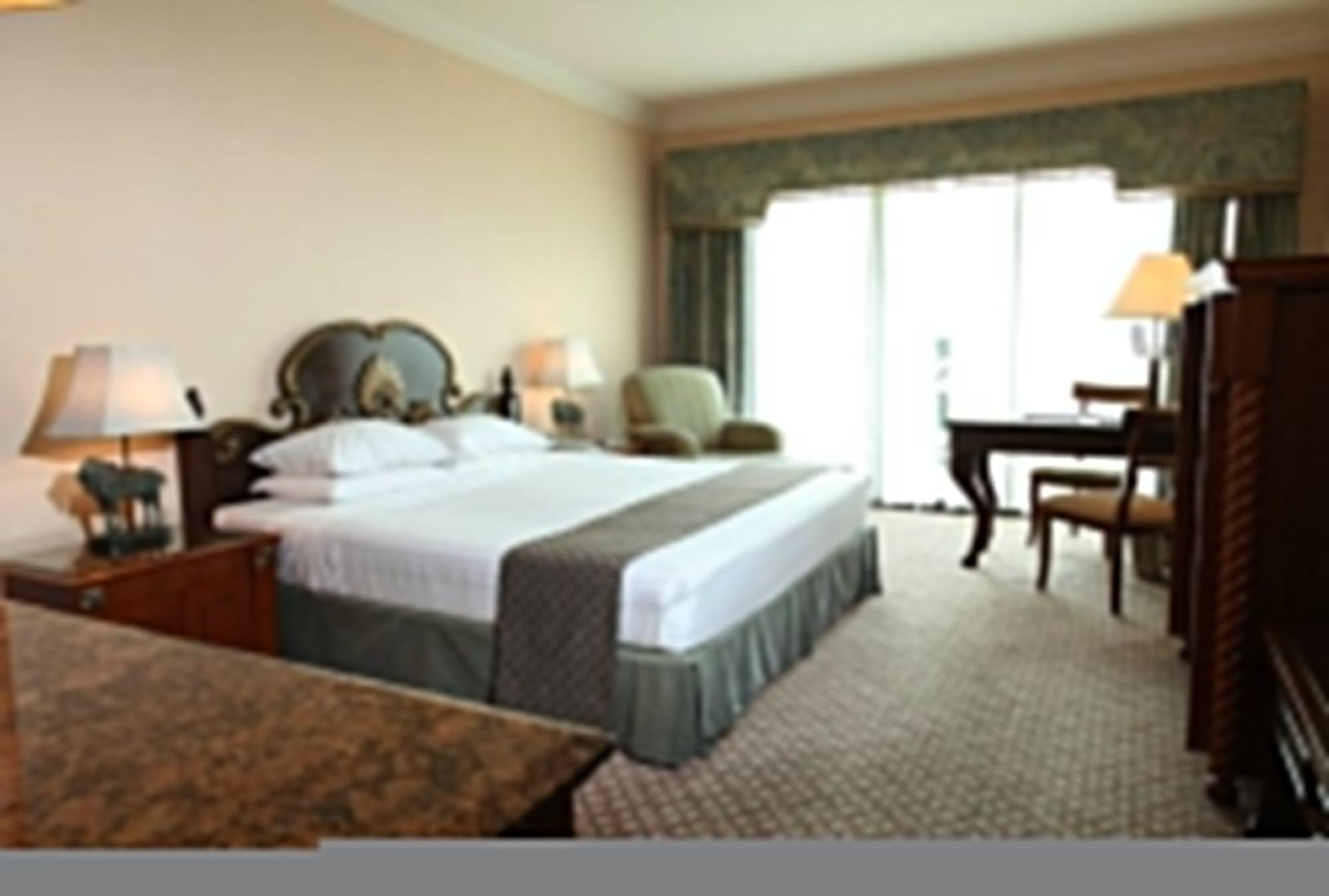 Palace Of The Golden Horses Seri Kembangan Buitenkant foto A room at the hotel