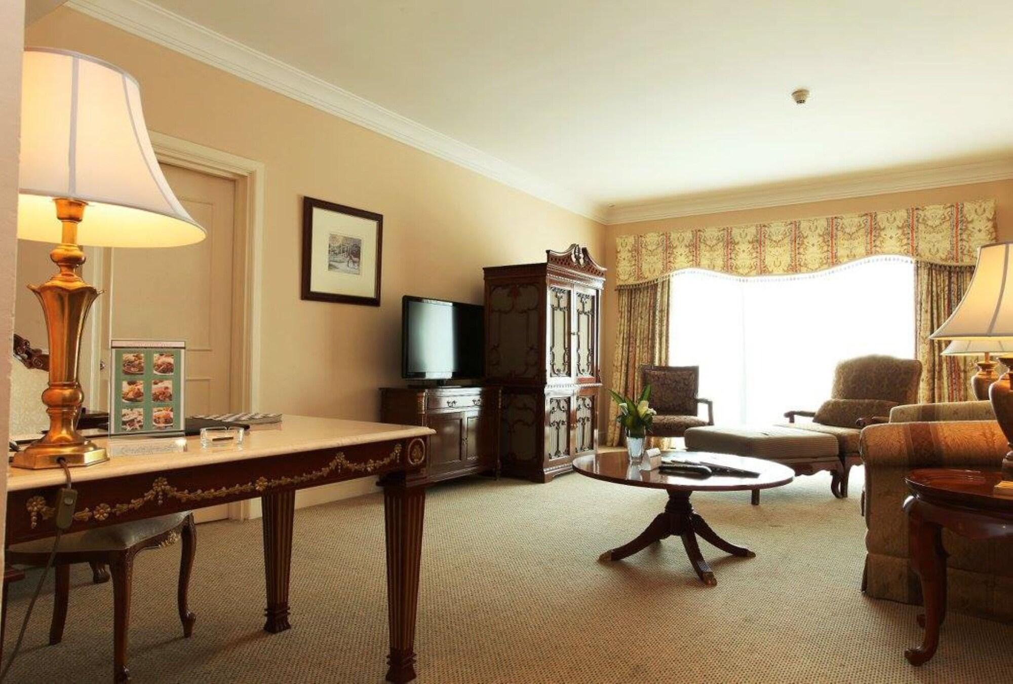 Palace Of The Golden Horses Seri Kembangan Buitenkant foto A typical living room at the Inn