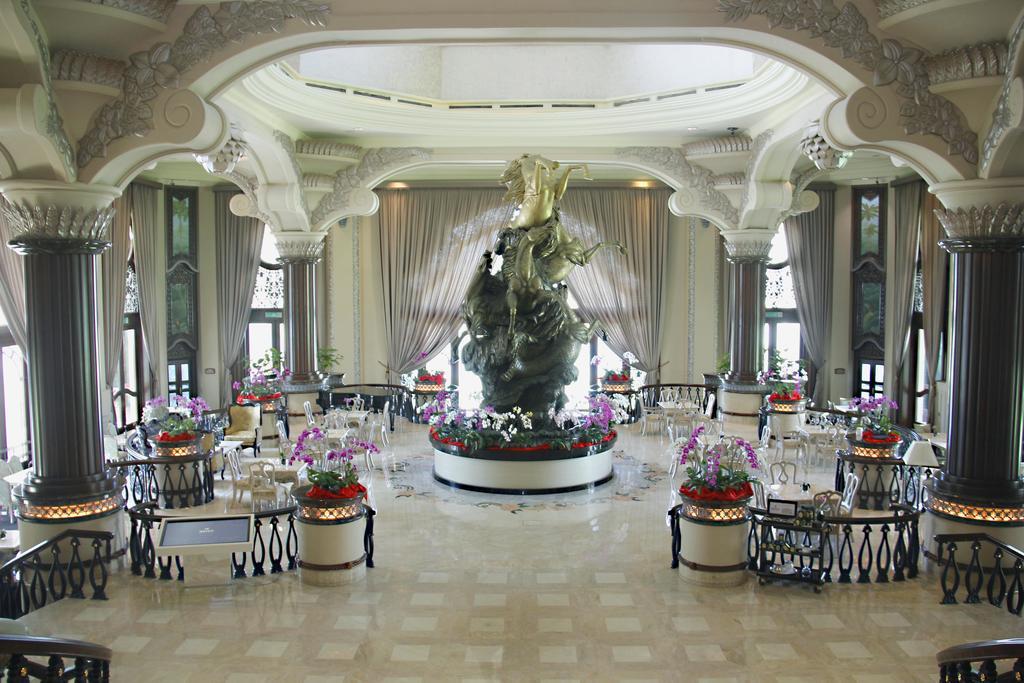 Palace Of The Golden Horses Seri Kembangan Buitenkant foto The lobby of the hotel