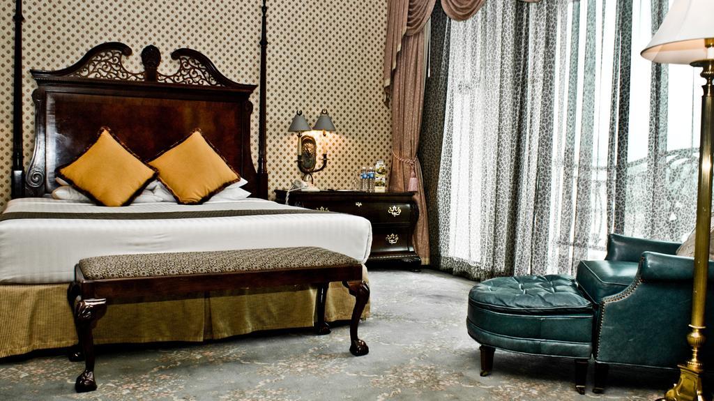 Palace Of The Golden Horses Seri Kembangan Buitenkant foto A bedroom at the Imperial