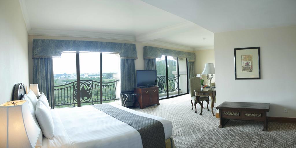 Palace Of The Golden Horses Seri Kembangan Buitenkant foto A room at the hotel