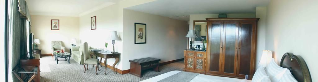 Palace Of The Golden Horses Seri Kembangan Buitenkant foto A room at the hotel