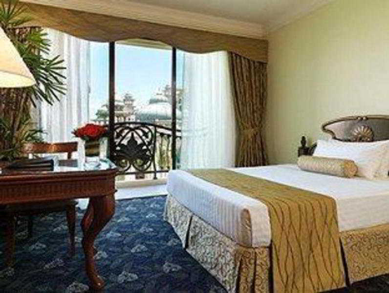 Palace Of The Golden Horses Seri Kembangan Buitenkant foto A room at the hotel