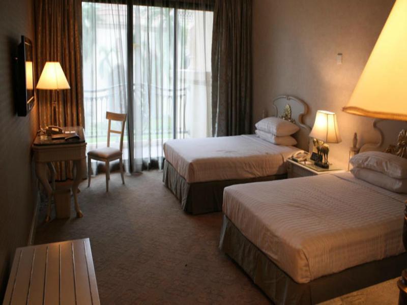 Palace Of The Golden Horses Seri Kembangan Buitenkant foto A room at the hotel