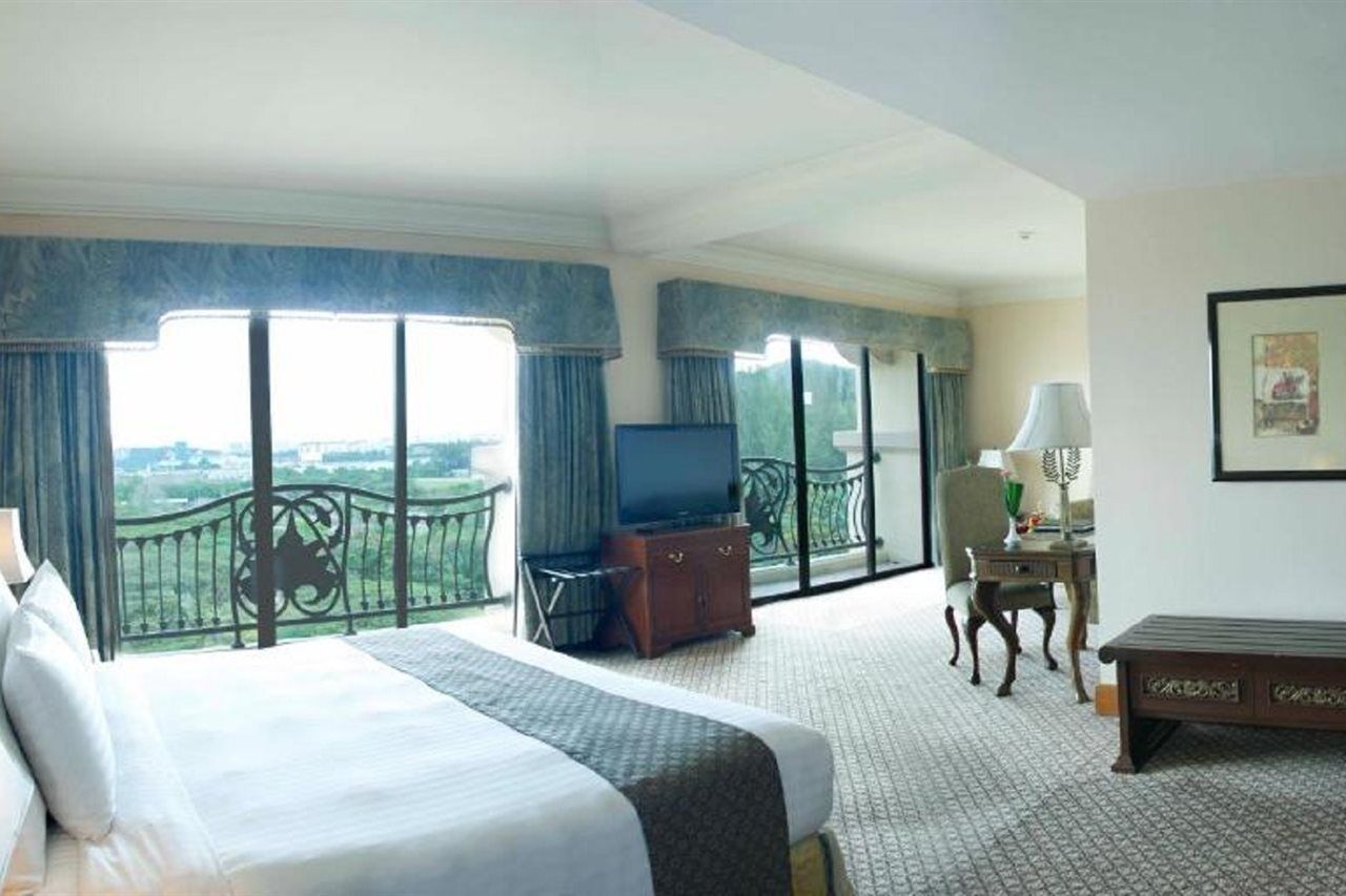 Palace Of The Golden Horses Seri Kembangan Buitenkant foto A room at the hotel